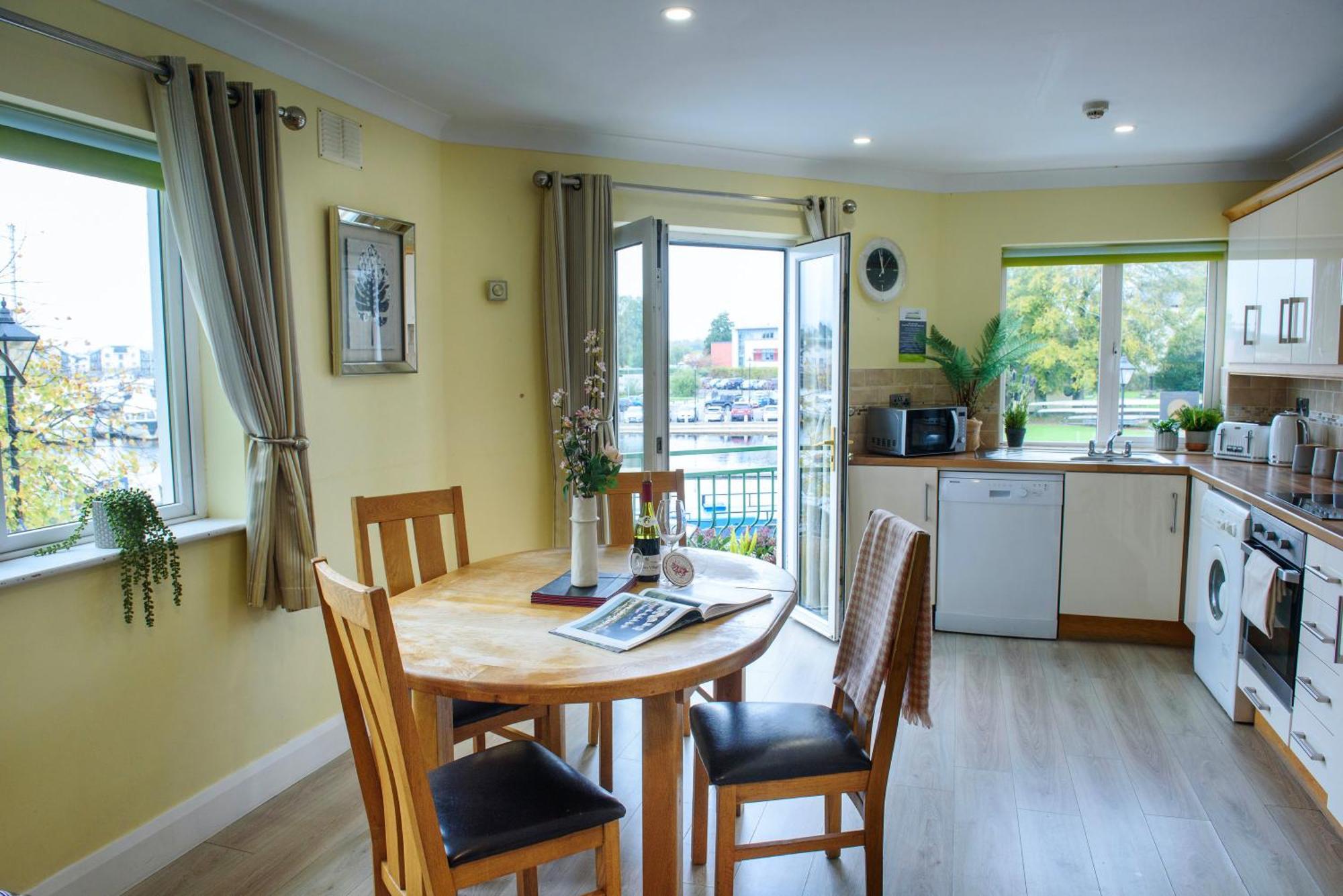 Waterfront Self Catering Houses Carrick on Shannon المظهر الخارجي الصورة